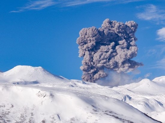 Вулканы Сахалинской области могут угрожать полетам воздушных судов