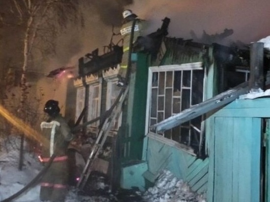 Жилой дом горел в ночь на 31 января на улице Большой Каштачной в Томске