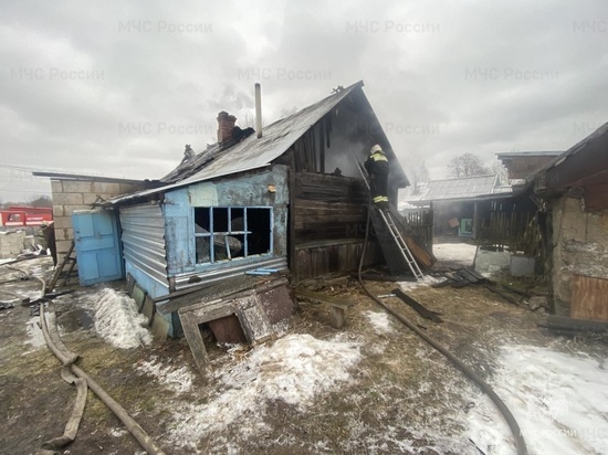 Человек пострадал на пожаре дома в Мосальске