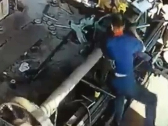 В Башкирии сотрудник мусоросортировочного комплекса лишился руки