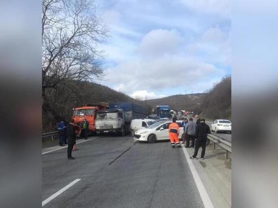 Под Новороссийском произошла массовая авария