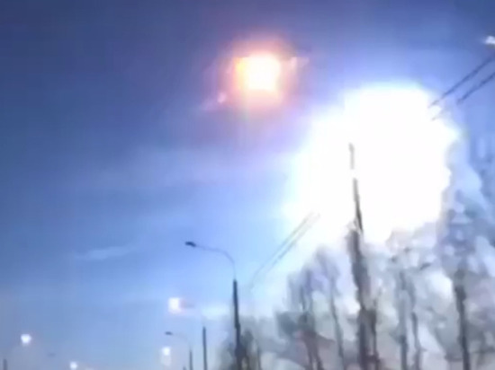 Красноярцы сняли на видео низко пролетающий горящий метеорит
