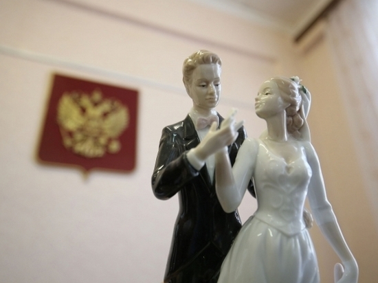 В Астраханской области в 2022 году стали чаще жениться