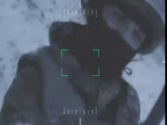 Поимка дрона российским военным дрона голыми руками показывает «солдатскую смекалку», заявил военный эксперт Алексей Леонков