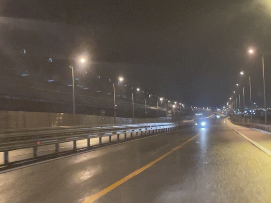 Возобновлено движение автотранспорта по Крымскому мосту