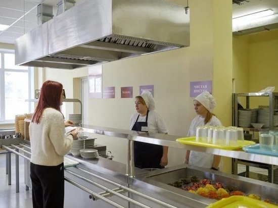 В школах Курска более 30 тысяч учащихся обеспечены горячим питанием