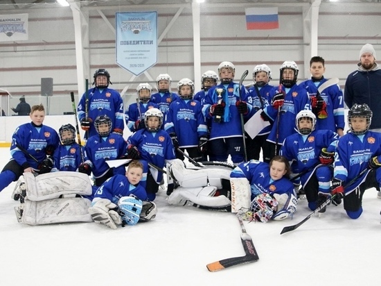 Юные хоккеисты с Сахалина стали лидерами на первенстве ДФО