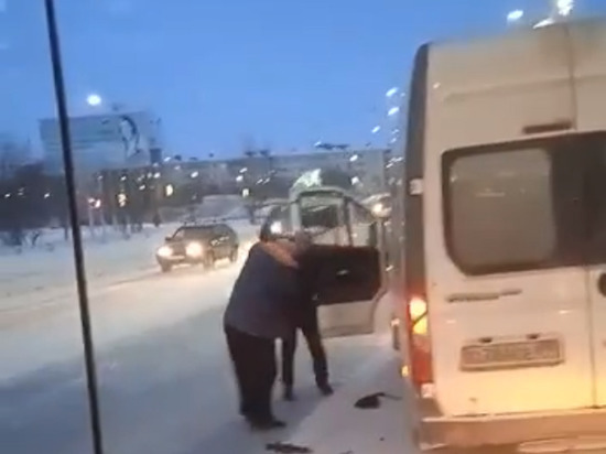 «Бандитский Надымбург»: в Надыме таксист отхватил костылем от водителя маршрутки