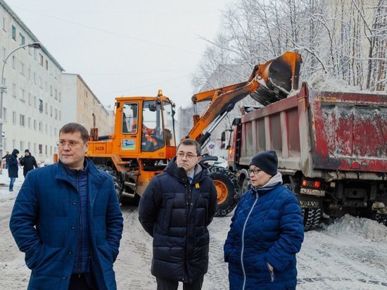 Игорь Морарь и Юрий Сердечкин проверили качество уборки Мурманска от снега