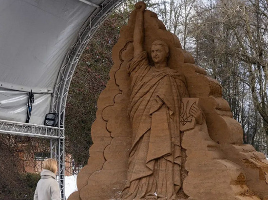 В эстонском городе Тырва установили памятник президенту Украины Владимиру Зеленскому из песка