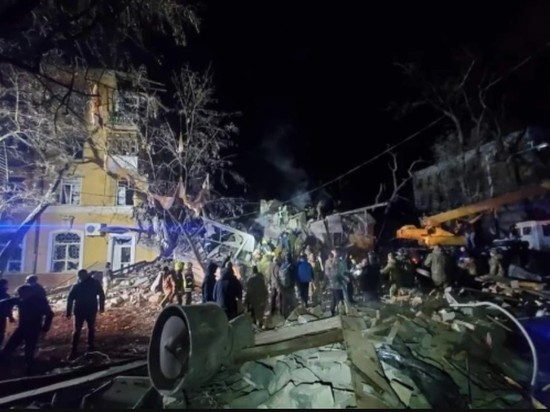 В Краматорске после взрыва обрушилась жилая многоэтажка