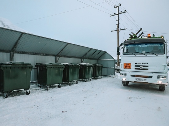 Регоператор передал Пурпе 126 современных евроконтейнеров для мусора