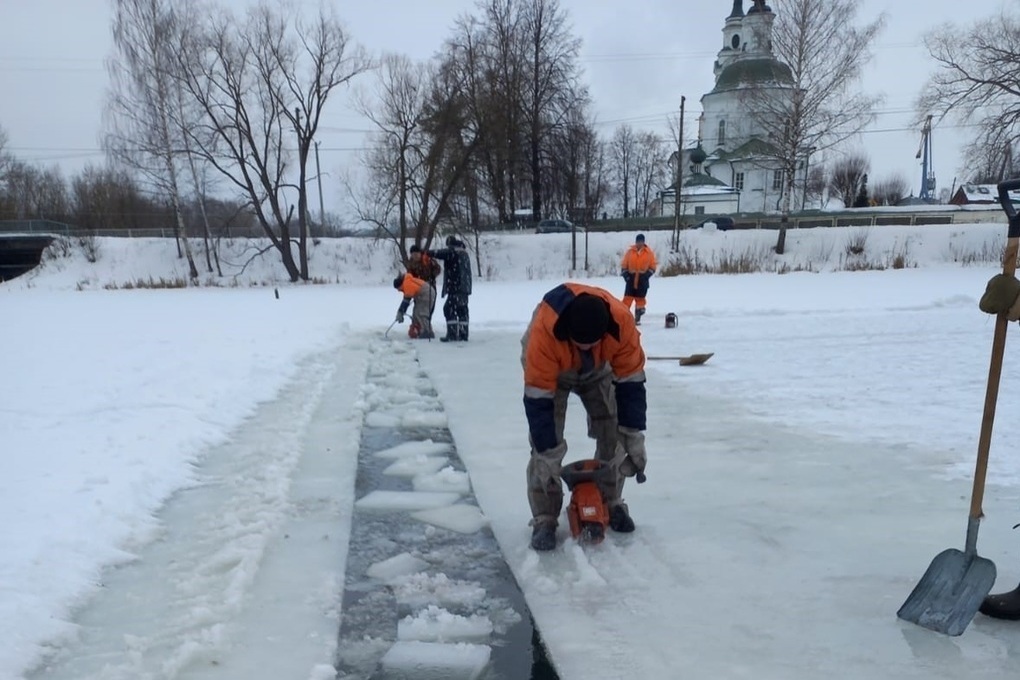 В Костроме заготовили 50 кубометров льда для фестиваля ледяных скульптур «Кострома – зимняя сказка»