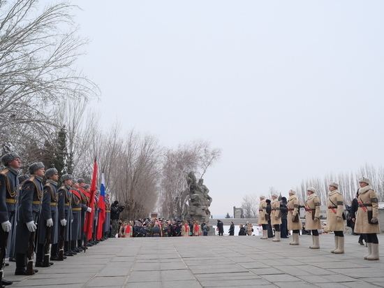 В Волгограде на Мамаевом кургане почтили память героев