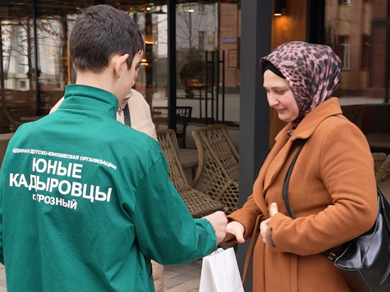 В Грозном «Юные кадыровцы» провели акцию «Хиджаб украшает». Видео