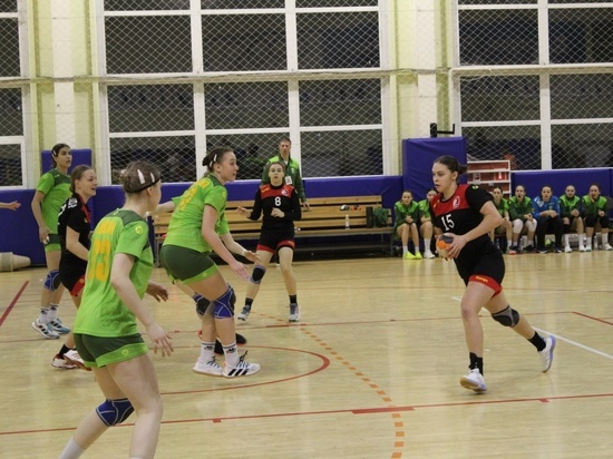 Брянская команда выиграла первый матч чемпионата России по гандболу