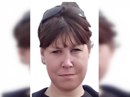 В Красноярске разыскивают женщину в красной куртке и белой шапке
