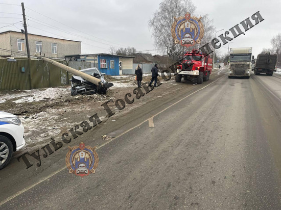 В Киреевском районе 55-летний водитель иномарки сбил опору ЛЭП