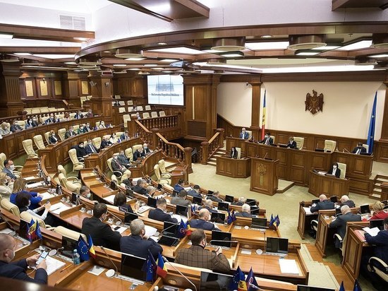 Парламент Молдавии продлил режим ЧП из-за энергокризиса