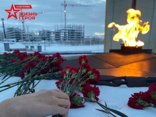 «У наших ребят победа в крови»: в Салехарде родные мобилизованных почтили память героев Сталинградской битвы