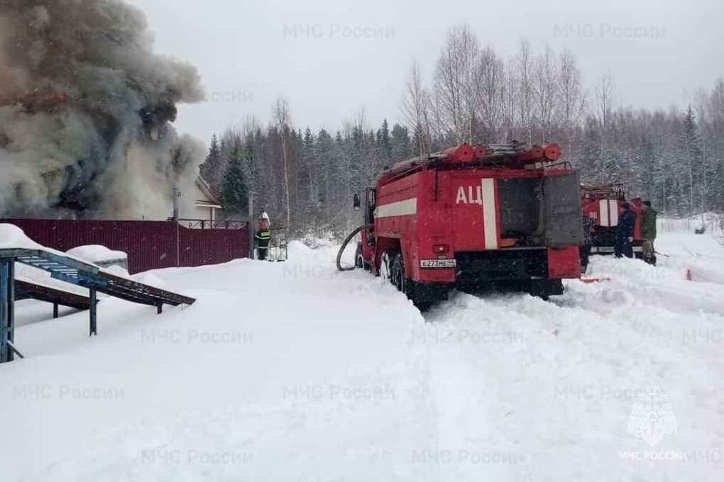 Костромские пожары: в поселке Номжа Нейского района сгорел дачный дом