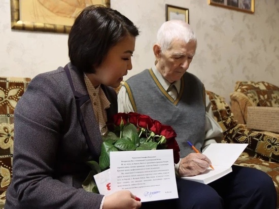 Президент России поздравил 100-летнего ветерана из Калмыкии с 80-летием победы в Сталинградской битве