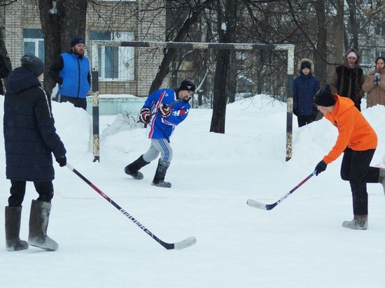 В Ижевске прошел турнир по хоккею на валенках среди ребят с ограниченными возможностями