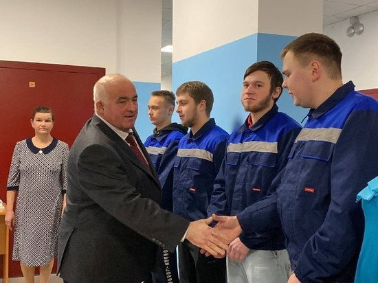 Губернатор Сергей Ситников официально открыл новую школу в поселке Якшанга