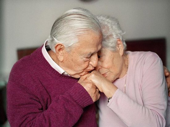 Пенсионеры, прожившие в браке более 55 лет, получат новую выплату
