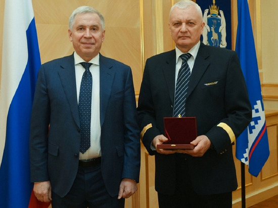 На Ямале связанных с небом специалистов наградили к 100-летию гражданской авиации