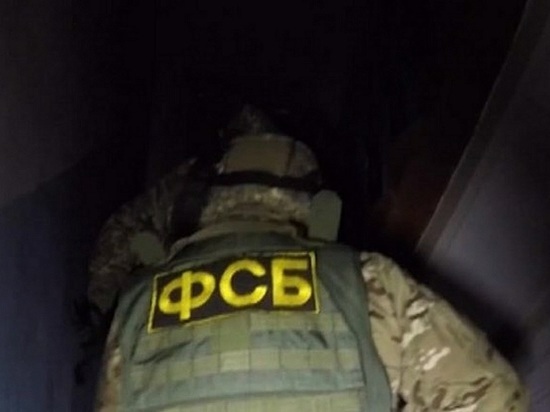 ФСБ в Симферополе задержала мужчину за призывы к убийству силовиков