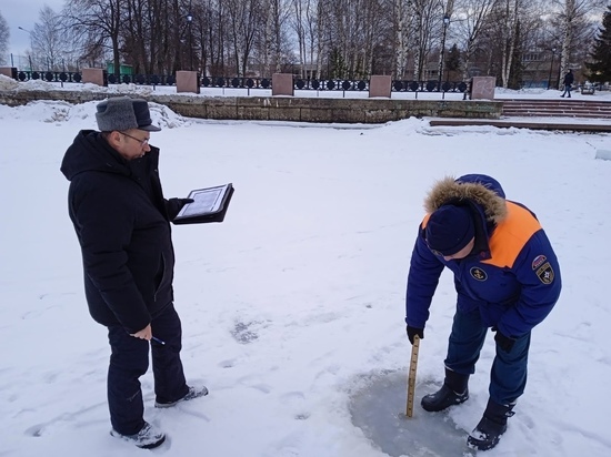 Толщину льда на Онежском озере вбили набережной Петрозаводска признали безопасной