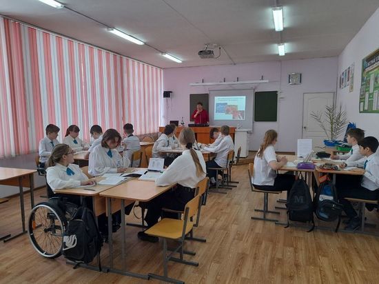Министр образования Пензенской области оценил модернизированный школьный пищеблок в школе села Богословка