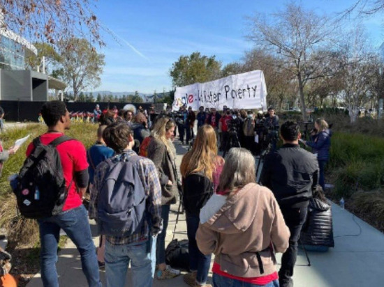 Сотрудники Google массово вышли на митинг против увольнения