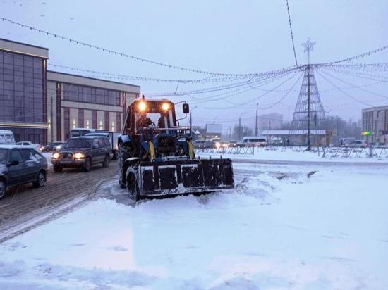 В Астрахани на уборку снега вышли 500 рабочих