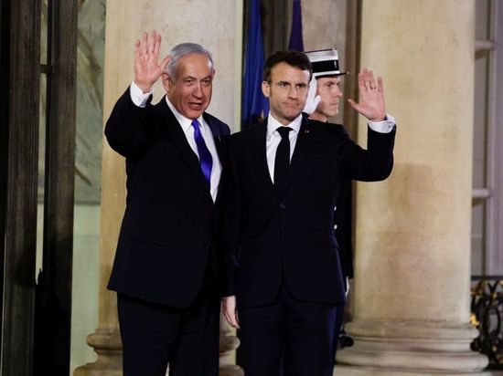 Премьер Израиля Нетаньяху пообещал Макрону, что предоставит Украине "военные штучки"