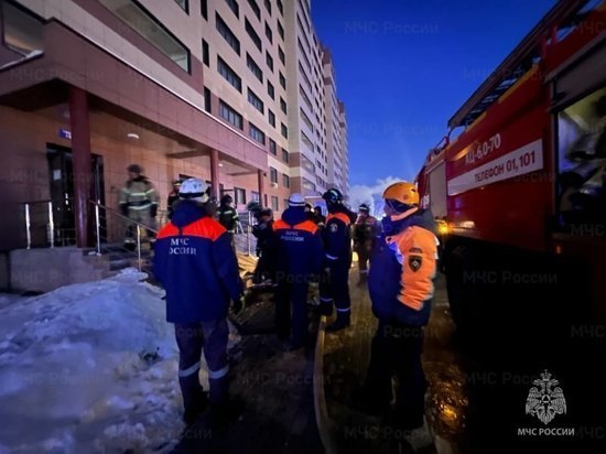 Спасатели эвакуировали 30 человек из-за пожара в доме в Южно-Сахалинске