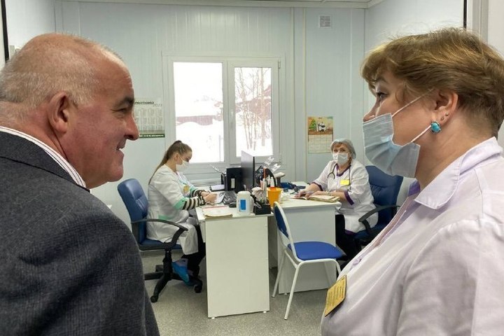 Губернатор Сергей Ситников посетил новая амбулаторию в селе Зебляки