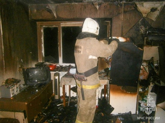 В Кобяйском районе Якутии горел двухэтажный дом