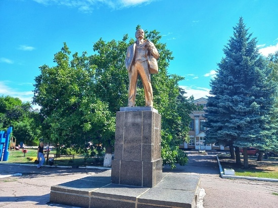 Демонтированный украинскими властями памятник Ленину восстановят в Волновахе