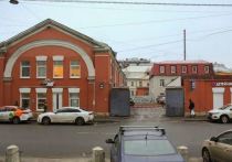 Комплекс зданий альбомной фабрики Бехли на улице Моисеенко выставили на продажу в Петербурге. Готовый офисный бизнес с автомойкой пустят с молотка за 230 миллионов рублей.