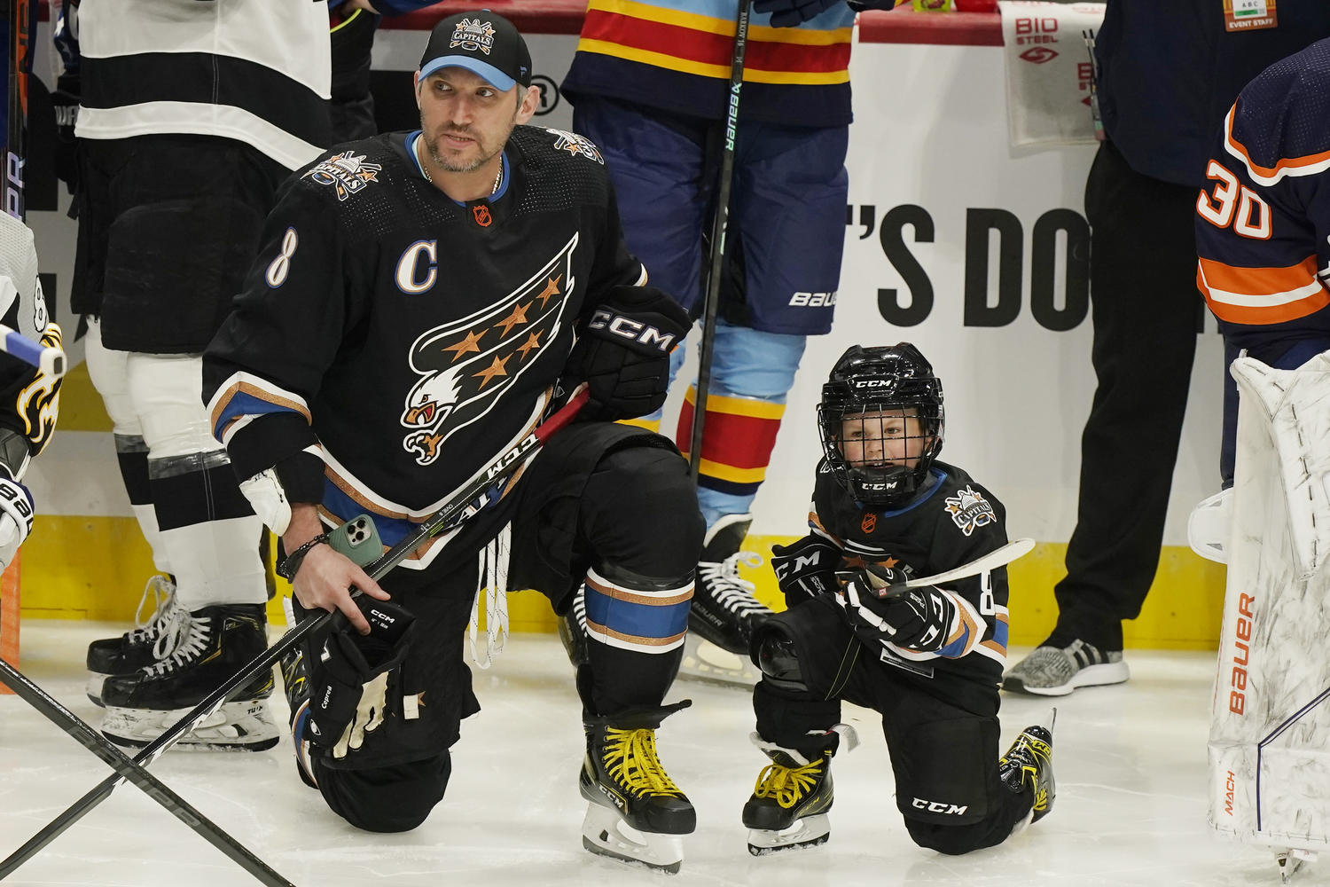 Овечкин зажег с сыном на Матче всех звезд НХЛ: лучшие фото