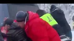 В Апшеронском районе автомобили застряли на дорогах
