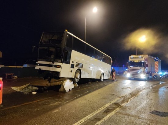 В Абинске полиция устанавливает обстоятельства аварии с участием автобуса