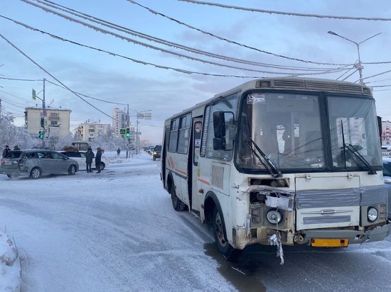 В Якутске произошло ДТП с пострадавшими