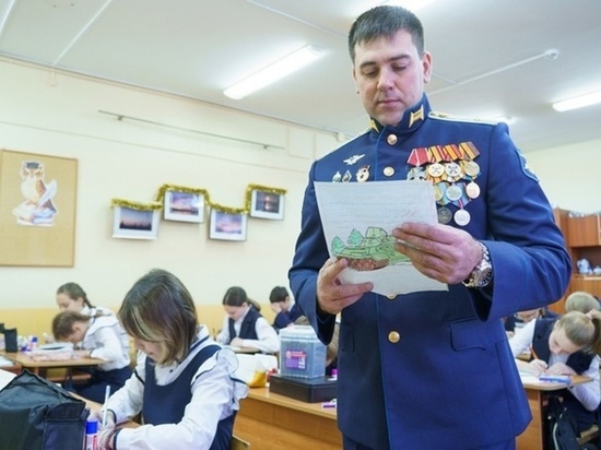 Ивановские школьники участвуют в акции "Открытка солдату"
