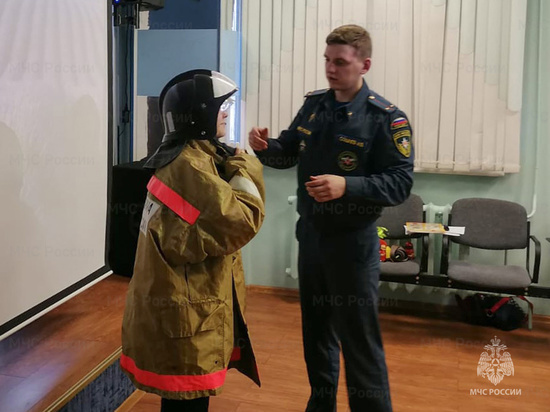 Огнеборцы Архангельска учили учащихся коррекционной школы пожарной безопасности