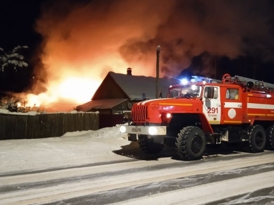 В Подмосковье при тушении частного дома погиб пожарный
