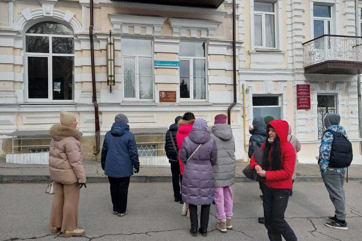 Новости жителей кисловодска. Республика коми жители. 100 лет республике коми концерт. Жители россии. Гости и жители.