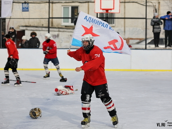 Команда «Адмирал Кузнецов» победила в турнире по хоккею с шайбой во Владивостоке